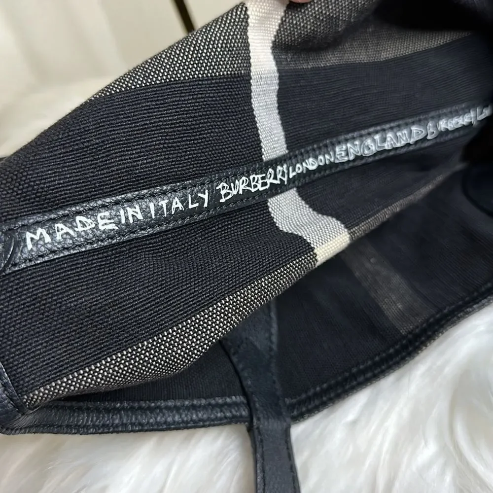 💯 Authentic Burberry Doodle Tote🍀